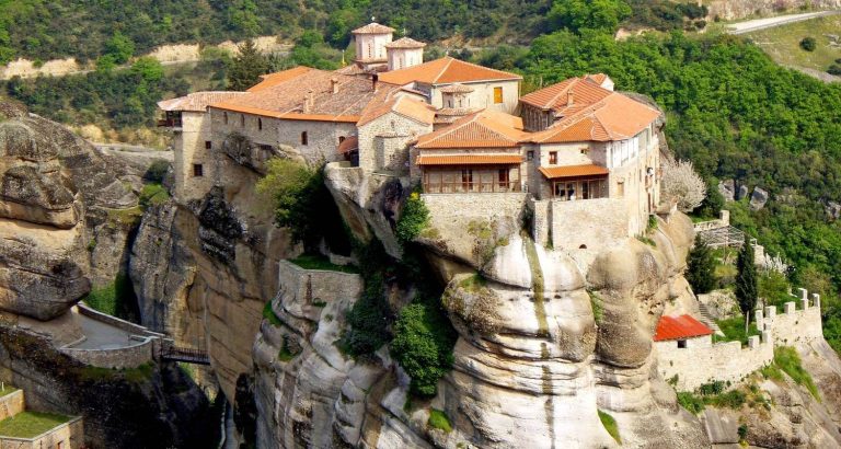 Delphi and Meteora Charming Tour