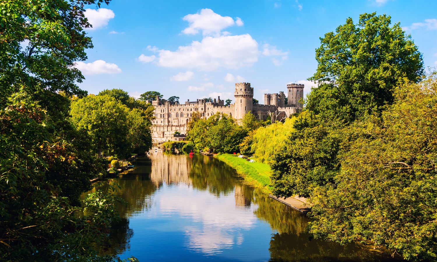 Cotswolds rolling countryside and honey-colored village on London day trip