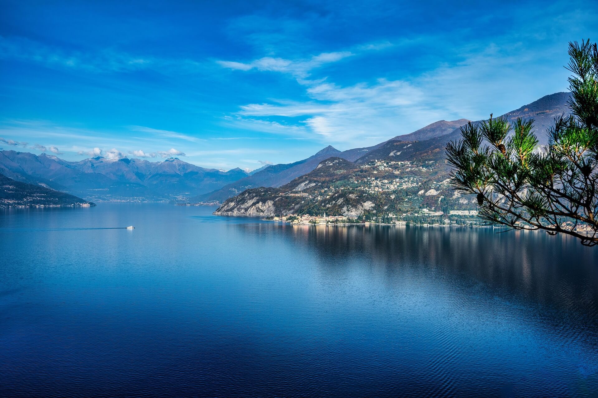 Lake Como panoramic boat cruise majestic villas mountain views