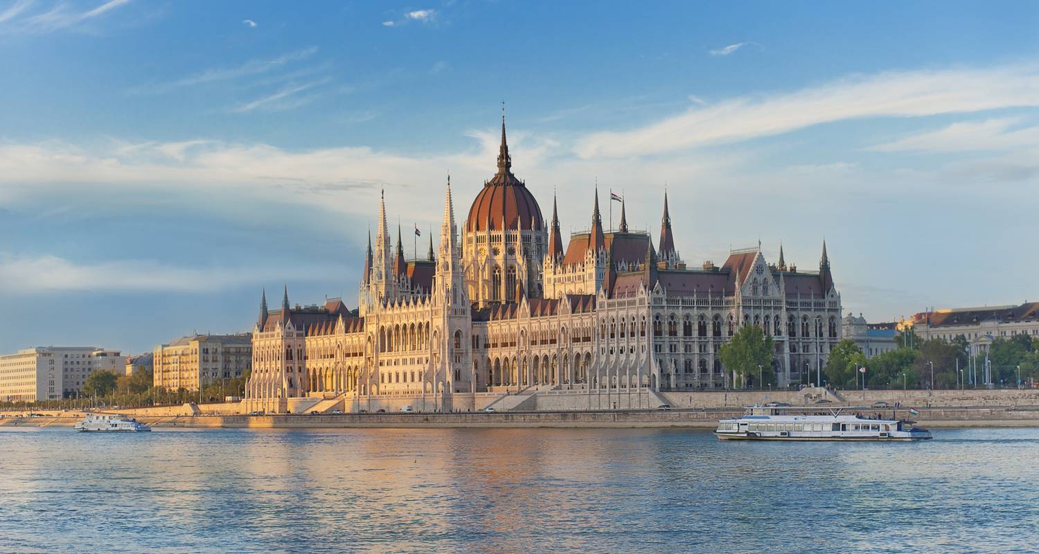 Highlights of Budapest & Danube Bend 5 days – Castle District Parliament Gödöllő Royal Palace Sisi Tour Danube Bend